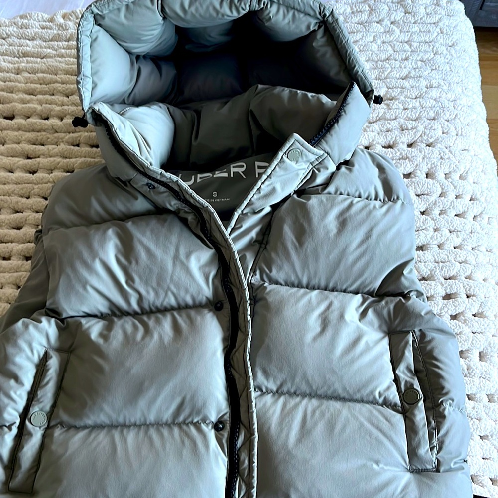 Small. Aritzia. Gray. Super puff vest.